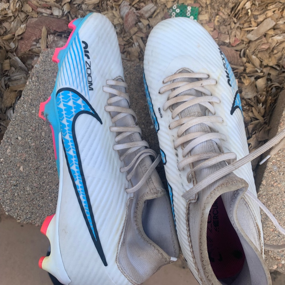Nike soccer cleats Size 8.5